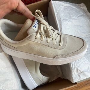 KIZIK Prague shoes! BRAND NEW